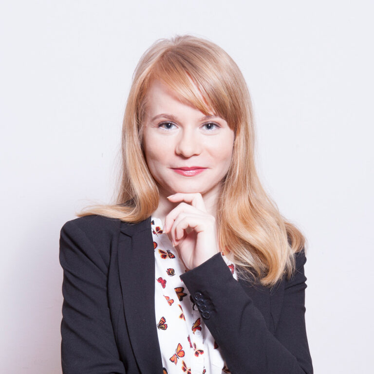 Zdjęcie przedstawia Ewelina Kochanowską